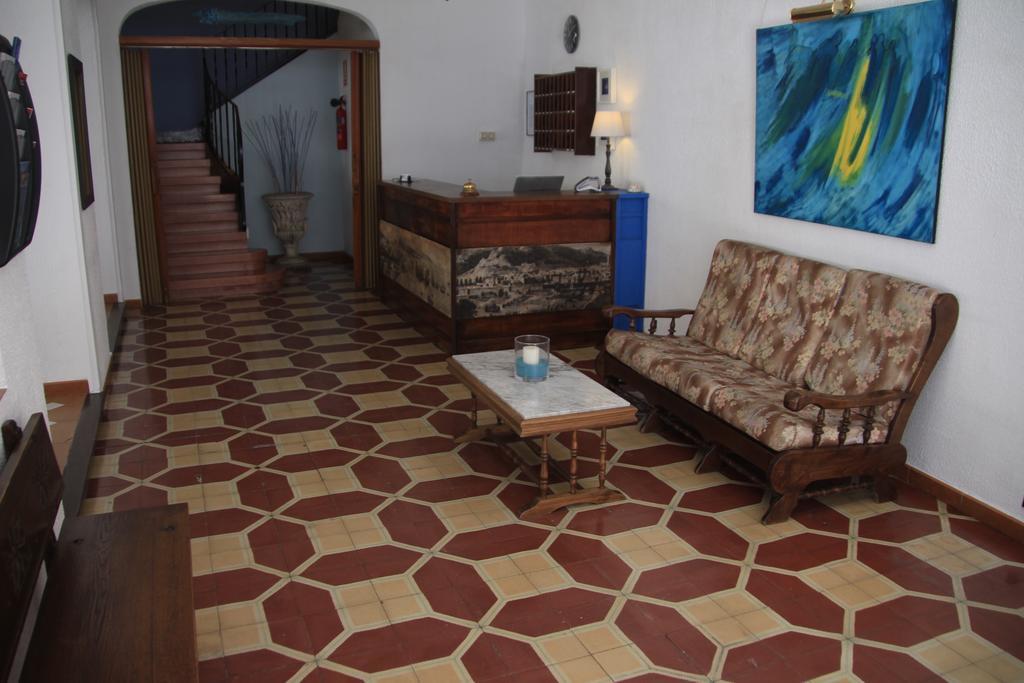 Hostal Portbou Eksteriør billede