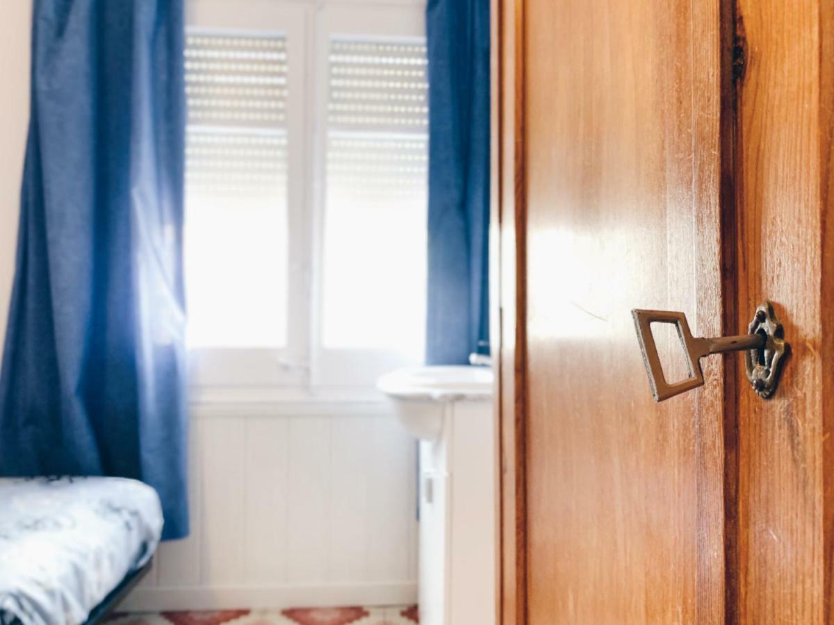 Hostal Portbou Eksteriør billede